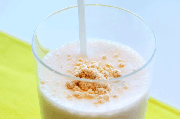 煎りはとむぎ粉使用レシピ「ほうじはとむぎのバナナシェイク」